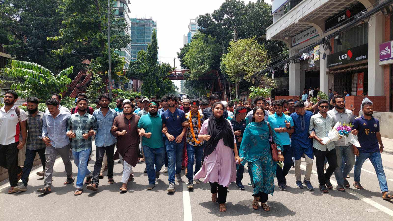 তিতুমীর কলেজে শিক্ষার্থীদের আনন্দ মিছিল