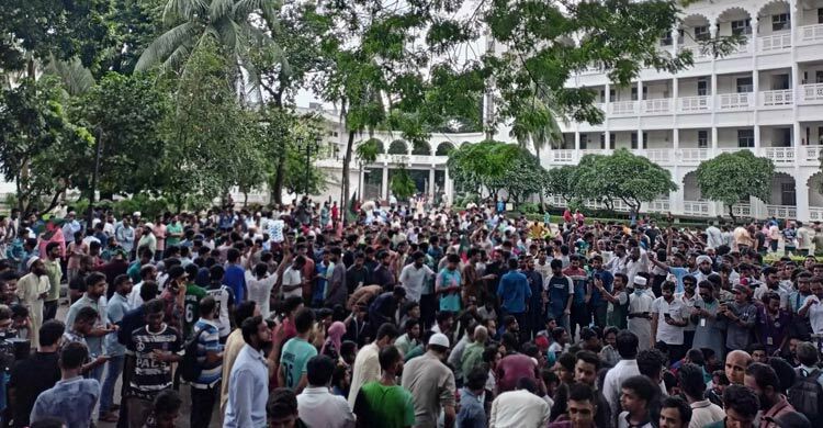 প্রধান বিচারপতির পদত্যাগ দাবিতে শিক্ষার্থীদের বিক্ষোভ