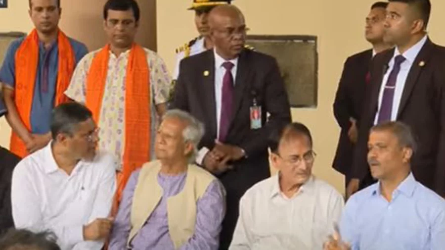 সংখ্যালঘু সম্প্রদায়কে এক থাকার আহ্বান প্রধান উপদেষ্টার