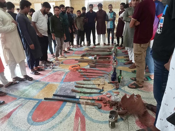 ইবির বিভিন্ন হল থেকে গ্রেনেড ও পিস্তলসহ বিপুল পরিমাণ অস্ত্র উদ্ধার