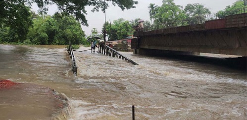 হঠাৎ বন্যা ৮ জেলায়, পরিস্থিতির ক্রমেই অবনতি হচ্ছে
