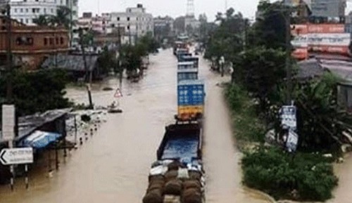 ঢাকা-চট্টগ্রাম মহাসড়কে হাঁটুপানি, ৫ কিমি যানজট