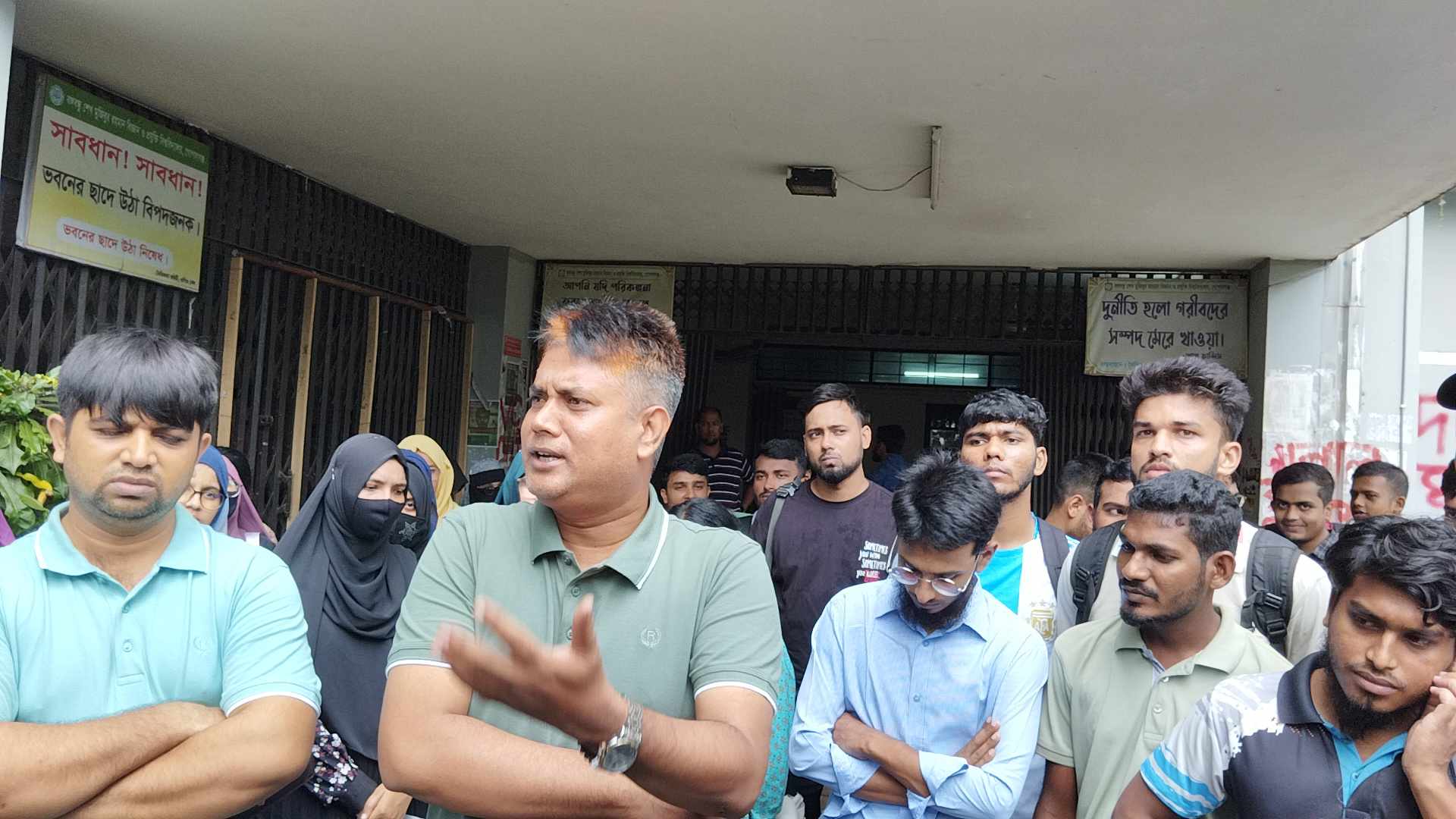 শিক্ষার্থীদের আন্দোলনের মুখে পুনরায় দায়িত্বে বহাল বশেমুরবিপ্রবির প্রক্টর