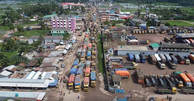 ভোমরা স্থলবন্দরে লক্ষ্যমাত্রার চেয়ে ৫৩ কোটি টাকা বেশি রাজস্ব আদায়