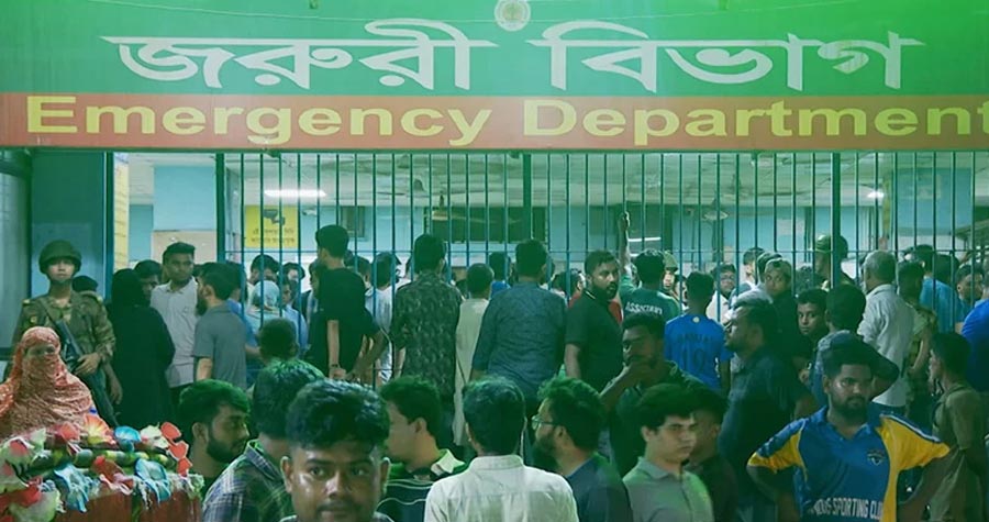 সেনা-বিজিবির উপস্থিতিতে ঢামেকে জরুরি সেবা চালু