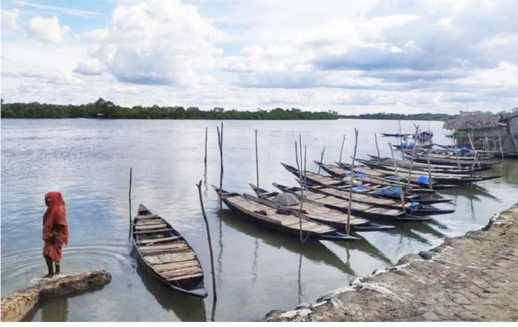 উঠেছে সুন্দরবনের নিষেধাজ্ঞা, বন অফিসজুড়ে বেড়েছে দালালের দৌরাত্ম্য