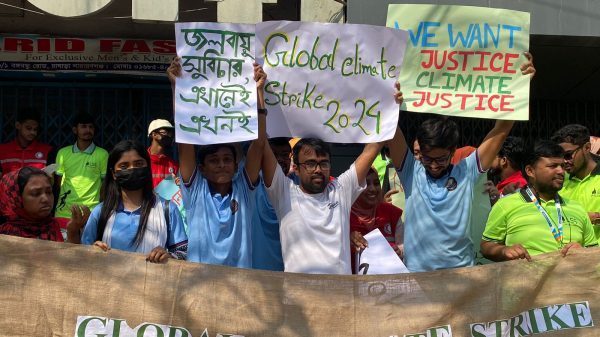 নারায়ণগঞ্জে গ্লোবাল ক্লাইমেট স্ট্রাইক অনুষ্ঠিত