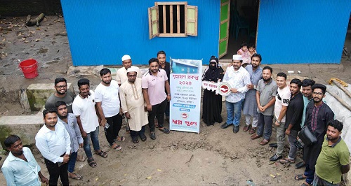 চৌদ্দগ্রামে বন্যায় ক্ষতিগ্রস্ত পরিবারের মাঝে ‘নতুন ঘর’ হস্তান্তর