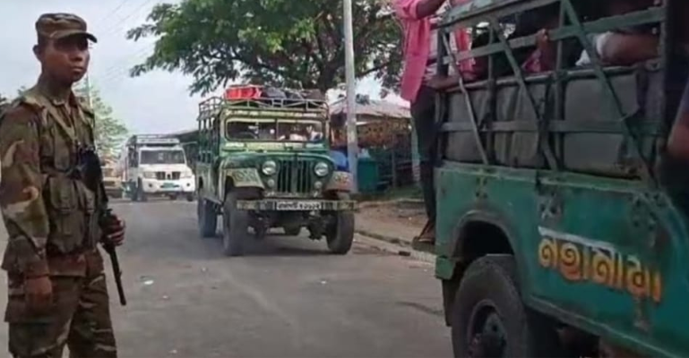 ৭২ ঘণ্টার ধর্মঘটে আটকে পড়া ১৪০০ জন পর্যটককে ফিরিয়ে এনেছে সেনাবাহিনী