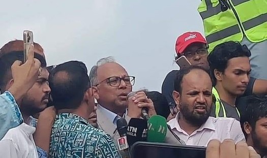 দেশে ফিরলেন আমার দেশ'র সম্পাদক মাহমুদুর রহমান