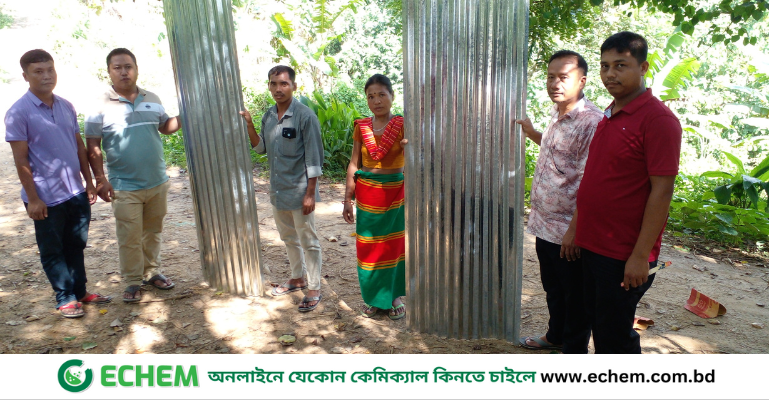 বন্যায় ক্ষতিগ্রস্তদের ঢেউটিন বিতরণ