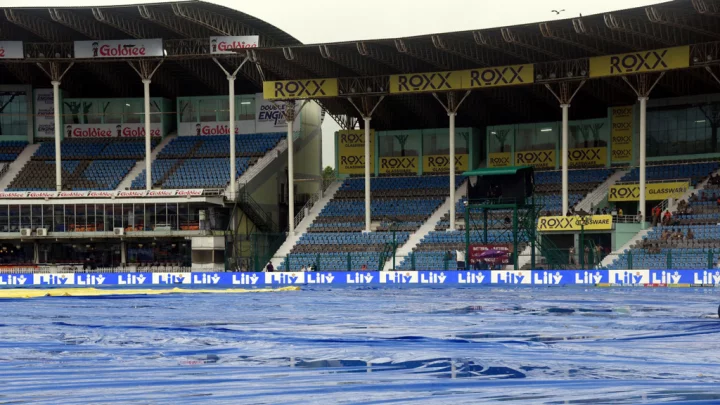 বাংলাদেশ-ভারত টেস্ট বন্ধ, আলোর স্বল্পতা