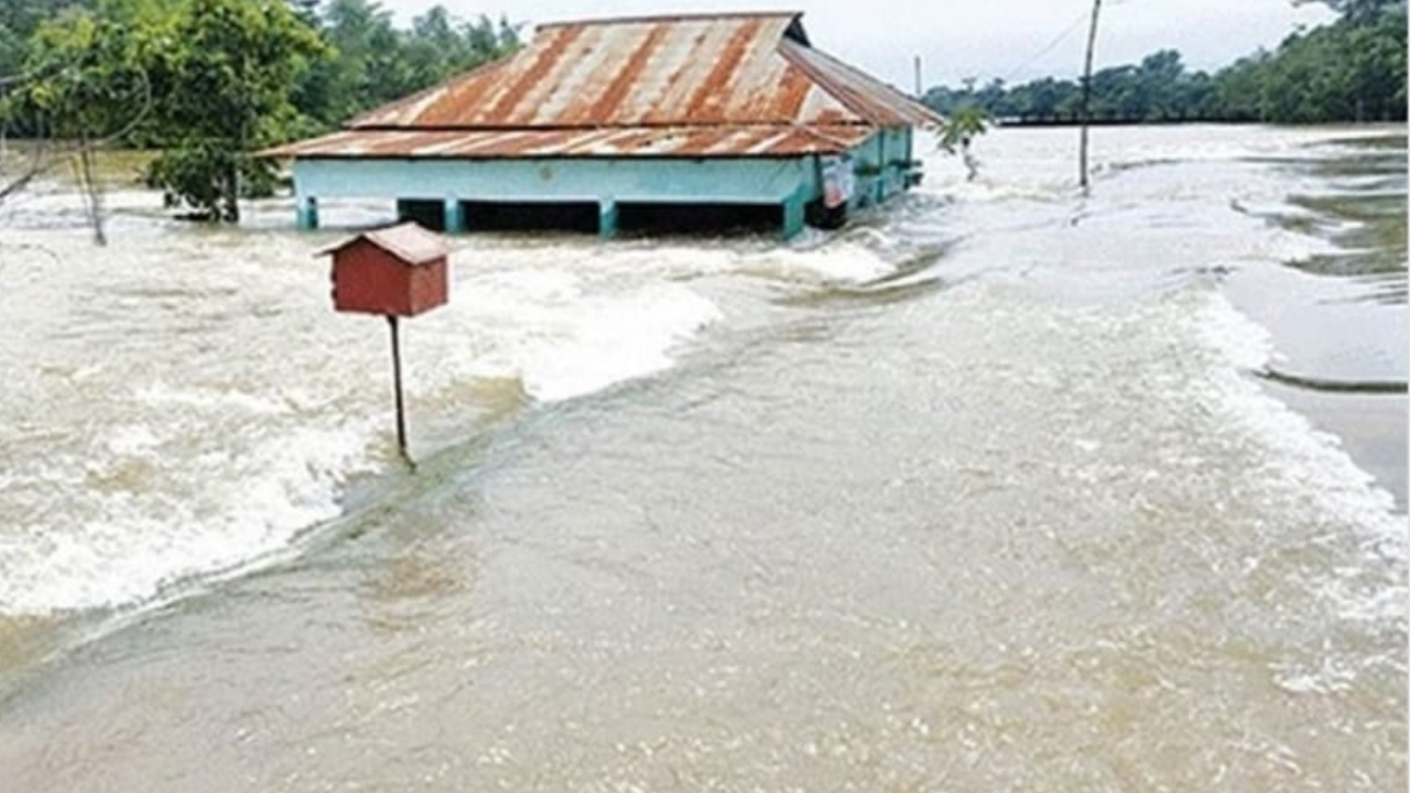 যেকোন মুহূর্তে তিস্তার পানি বিপদসীমা অতিক্রম করতে পারে