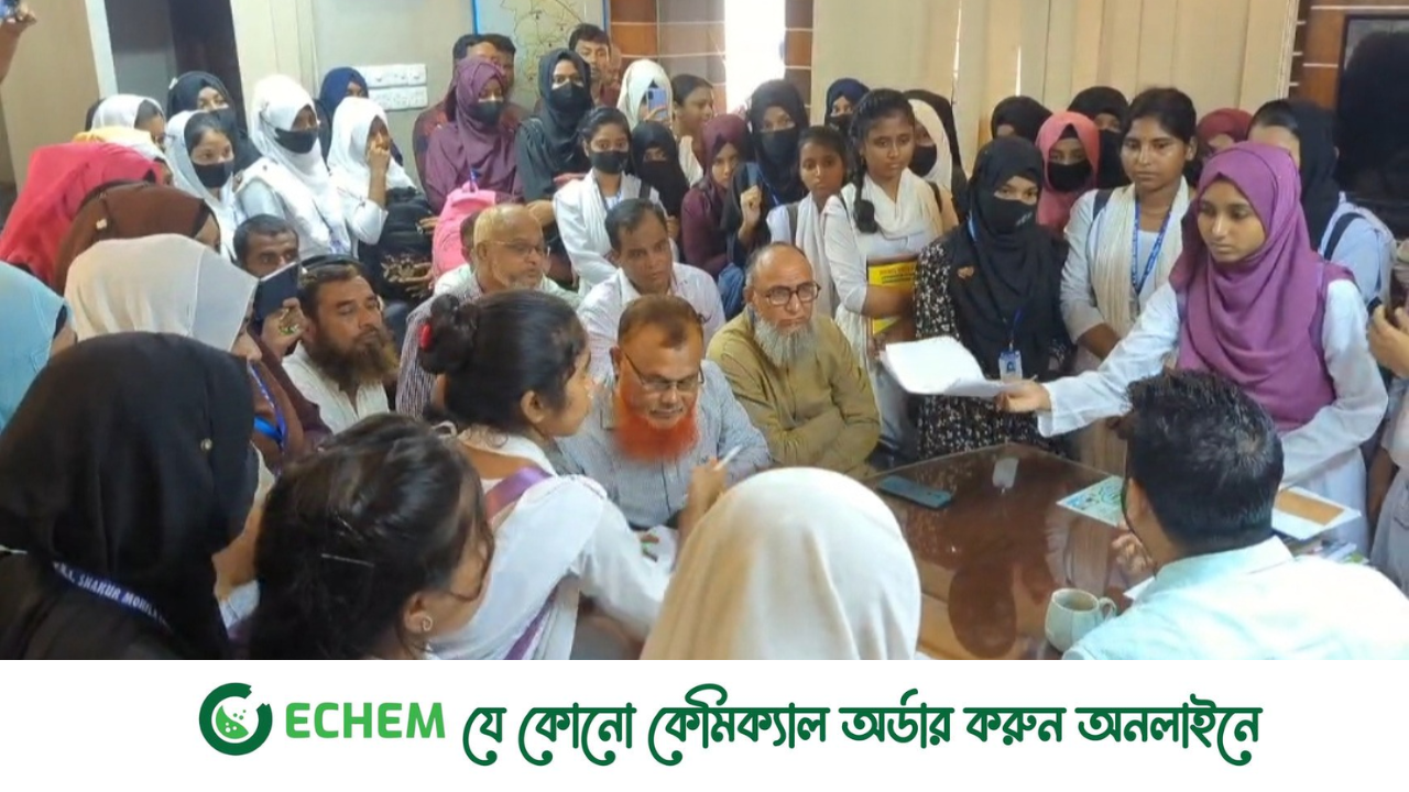 কলেজ শিক্ষকের পদত্যাগ দাবি