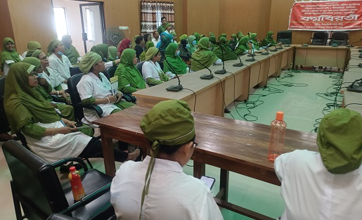 দিনাজপুর হাসপাতালে নার্সিং কর্মকর্তা ও শিক্ষার্থীদের কর্মবিরতি পালন