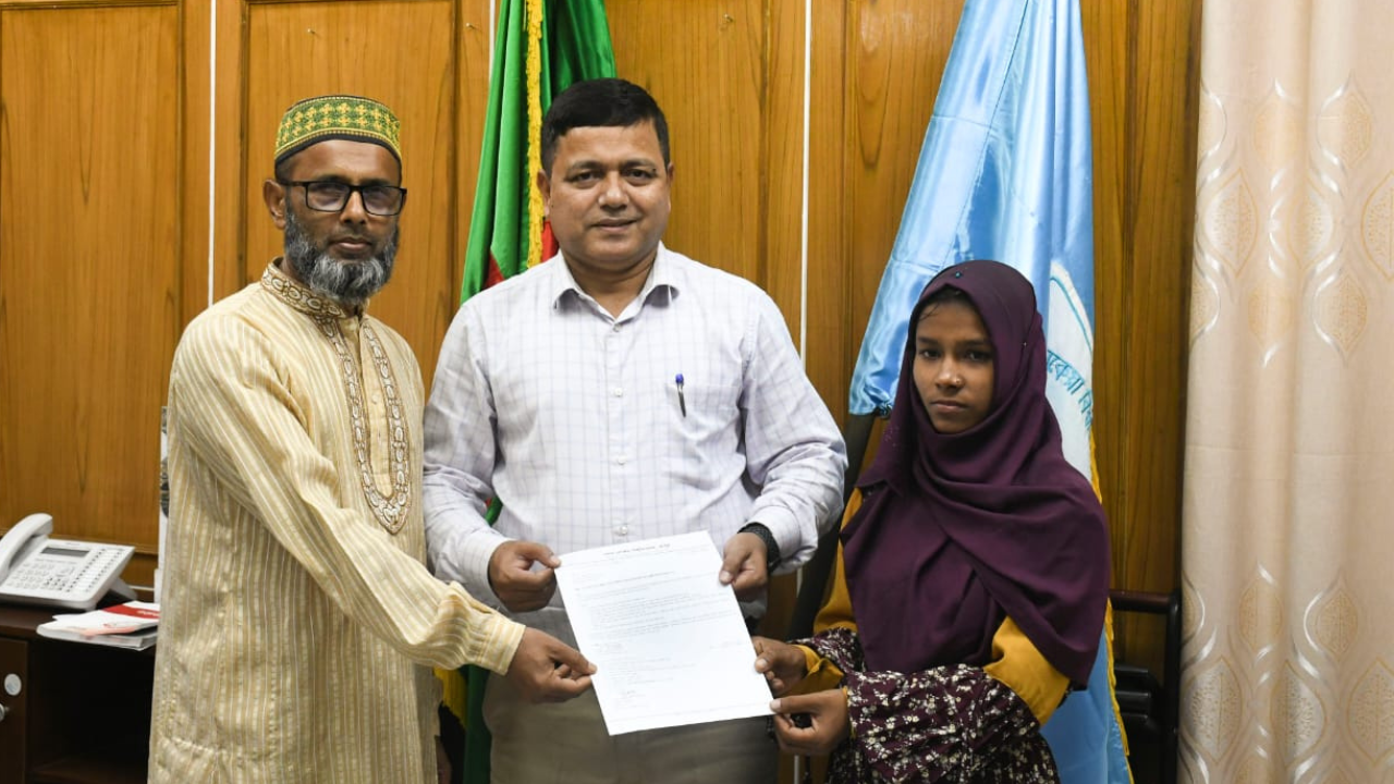 শহীদ আবু সাঈদের বোনের চাকরি বেরোবিতে