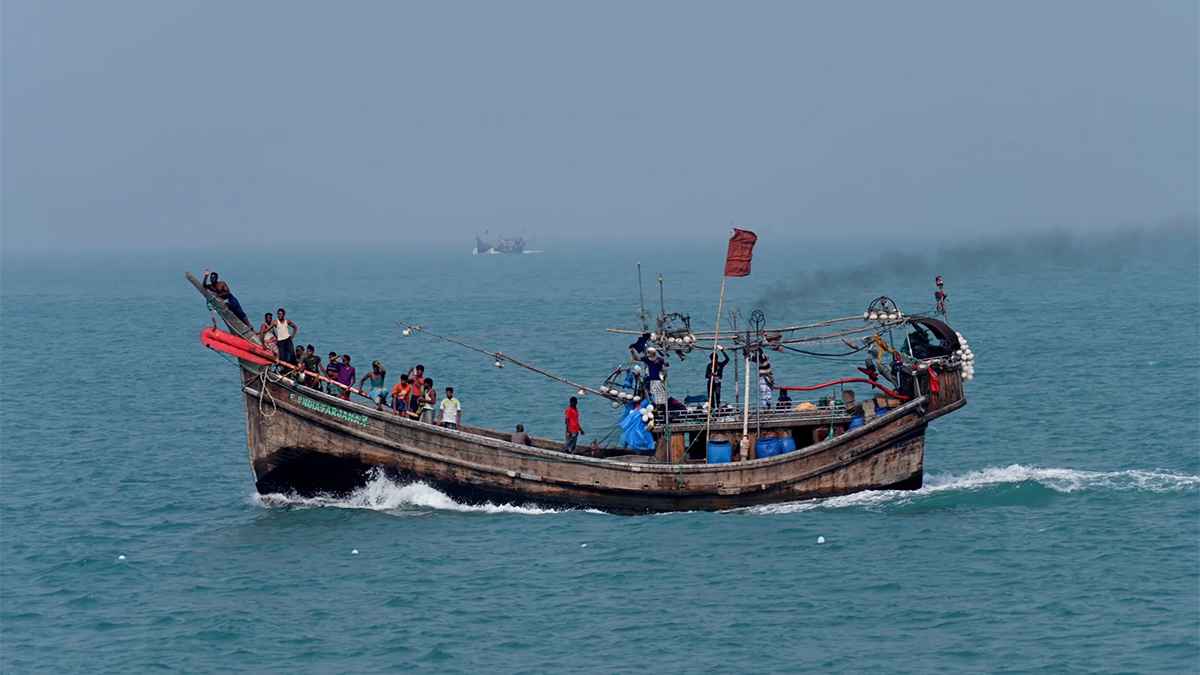 মিয়ানমার নৌবাহিনীর গুলিতে বাংলাদেশি জেলে নিহত, গুলিবিদ্ধ ২