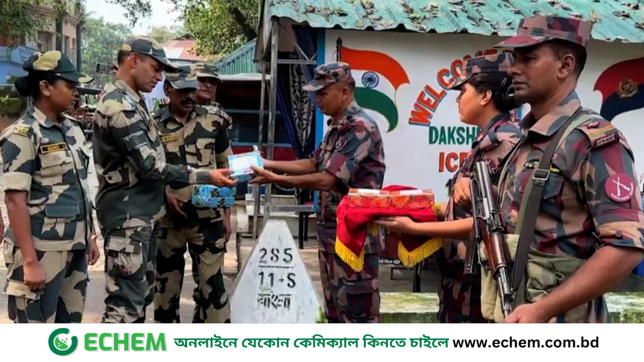 দুর্গাপুজা উপলক্ষে হিলি সীমান্তে বিএসএফকে বিজিবি 'র মিষ্টি উপহার