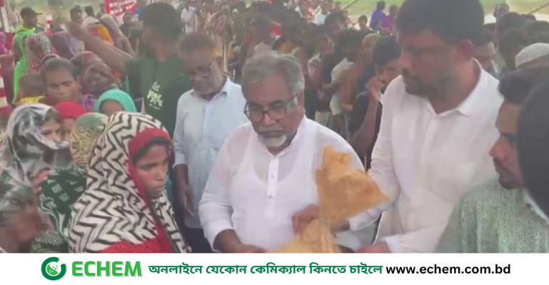 বিএনপি পক্ষ থেকে হালুয়াঘাটে বন্যাকবলিত গ্রামগুলোতে ত্রাণ বিতরণ