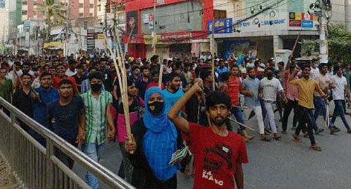 মিরপুরে পোশাকশ্রমিকদের রাস্তা অবরোধ, দীর্ঘ যানজট