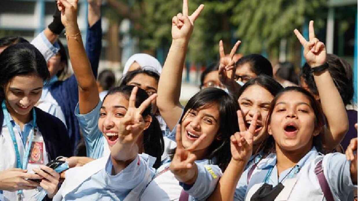 পাসের হার ও জিপিএ-৫ প্রাপ্তিতে এগিয়ে মেয়েরা