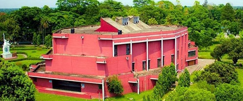 বাকৃবিতে স্বাভাবিক শিক্ষার পরিবেশ, পুরোদমে চলছে ক্লাস-পরীক্ষা