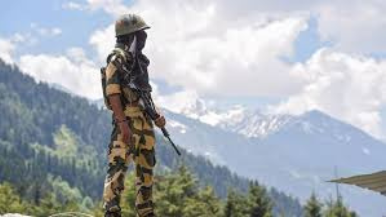 কাশ্মিরে নির্মাণ সাইটে হামলায় চিকিৎসকসহ নিহত ৭