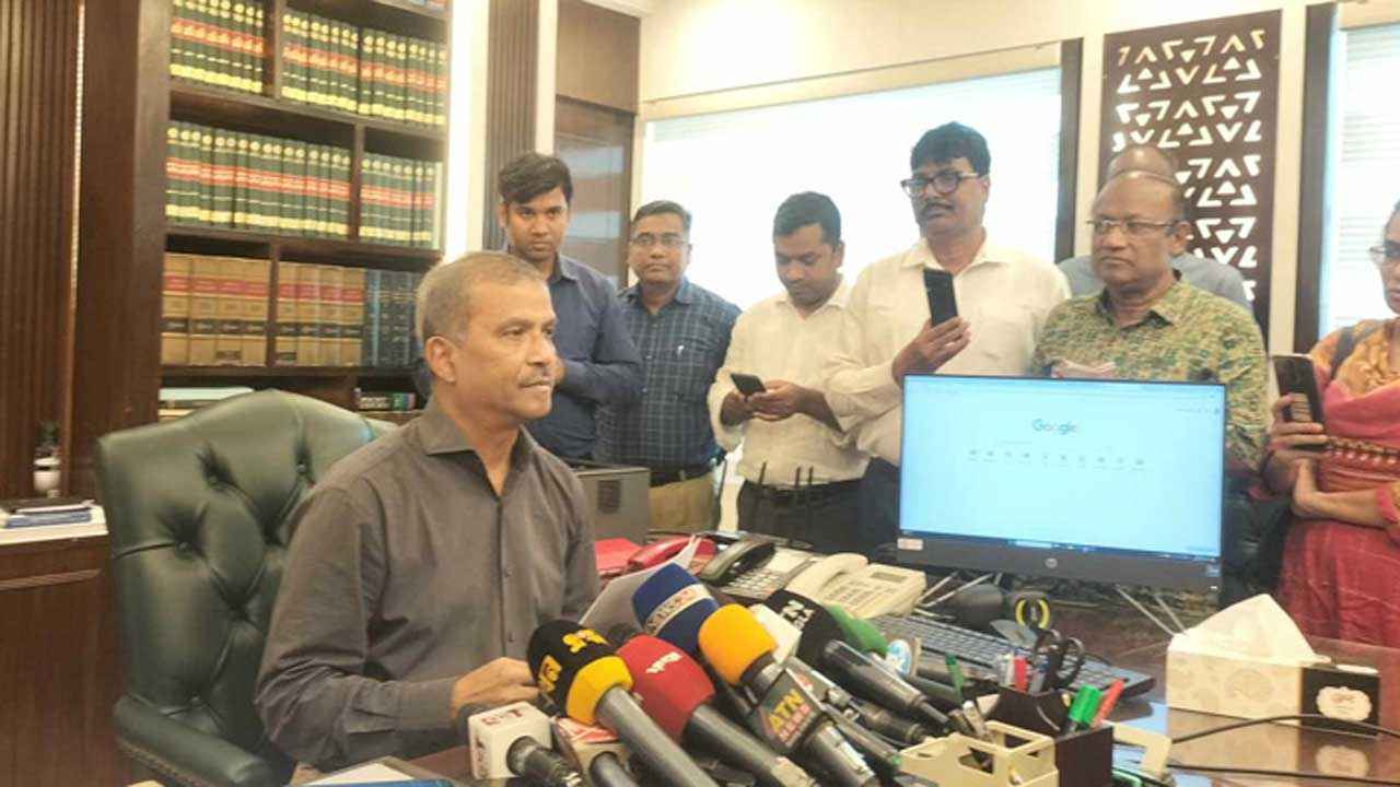 রাষ্ট্রপতি মিথ্যাচার করেছেন, শপথ লঙ্ঘনের শামিল: আইন উপদেষ্টা