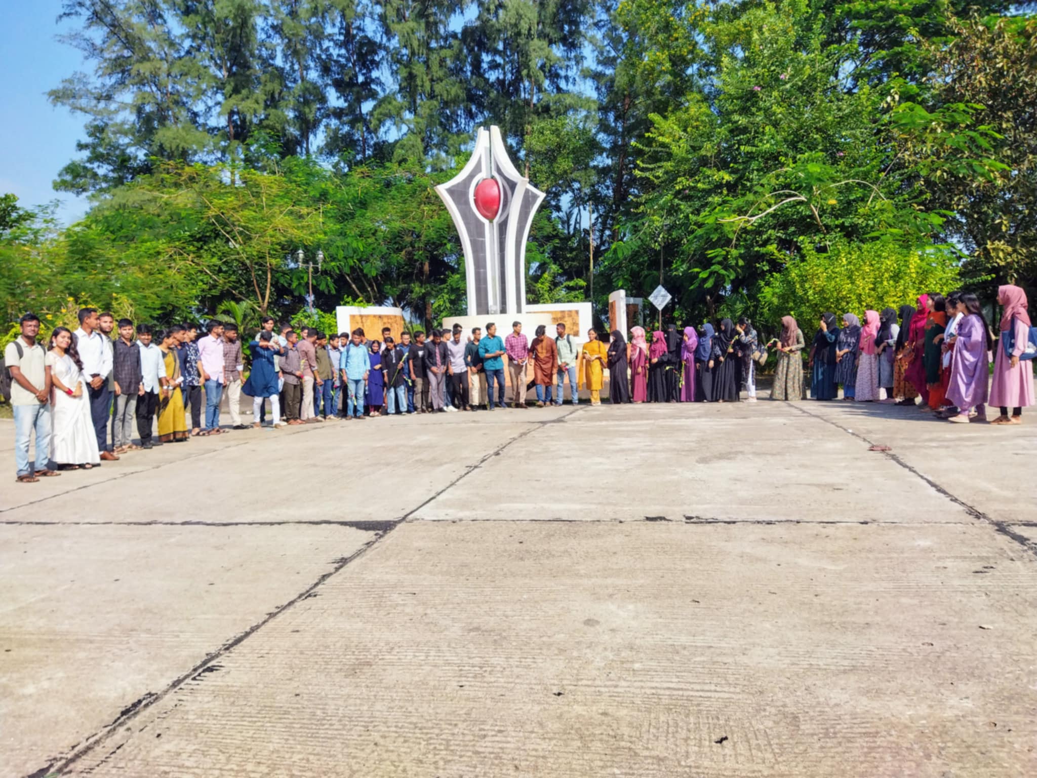 নবীনদের পদচারণায় মুখরিত ১০১ একর