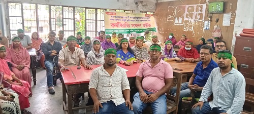 ফরিদপুরে কর্মবিরতী পালন করছে নকল নবিশ অ্যাসোসিয়েশন
