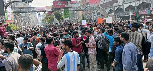 ৭ কলেজের শিক্ষার্থীদের সায়েন্সল্যাব অবরোধ