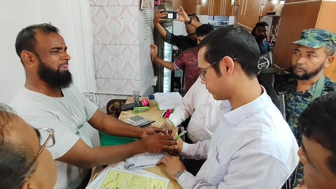 ফরিদপুরে অপরিচ্ছন্ন খাবারের হোটেলে ভ্রাম্যমান আদালতের অভিযান ও জরিমানা