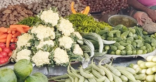 সবজির বাজারে এবার সুখবর মিলছে, কমছে দাম