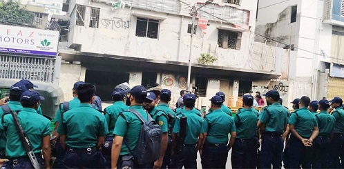 অপ্রীতিকর পরিস্থিতি এড়াতে জাতীয় পার্টি অফিসের সামনে পুলিশ