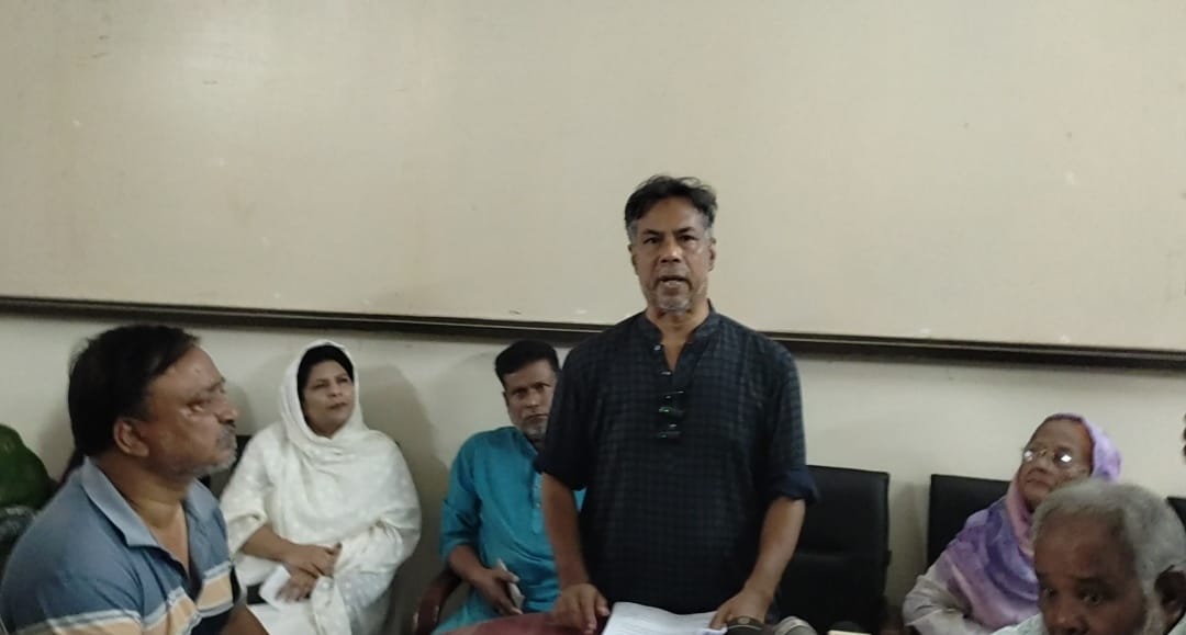 ফরিদপুরে অবৈধ সীমানা প্রাচীর নির্মাণের প্রতিবাদে সংবাদ সম্মেলন