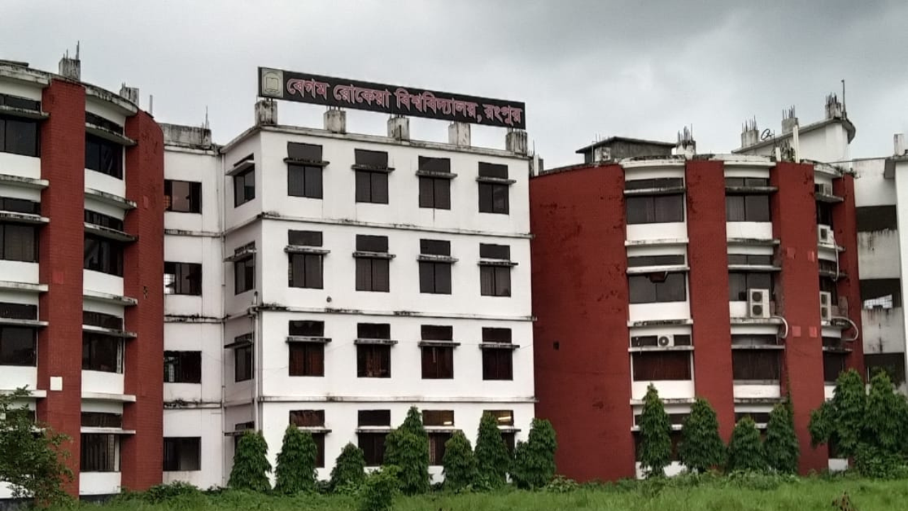 দীর্ঘ বছর পর হলের মসজিদে আজানের ধ্বনি