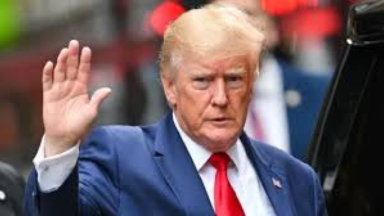 ইলেক্টোরাল ভোটে এগিয়ে ডোনাল্ড ট্রাম্প