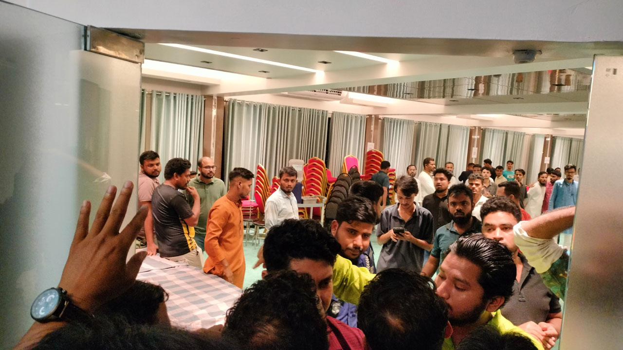 গোপন বৈঠকের অভিযোগে ১৯ ইউপি সদস্য আটক