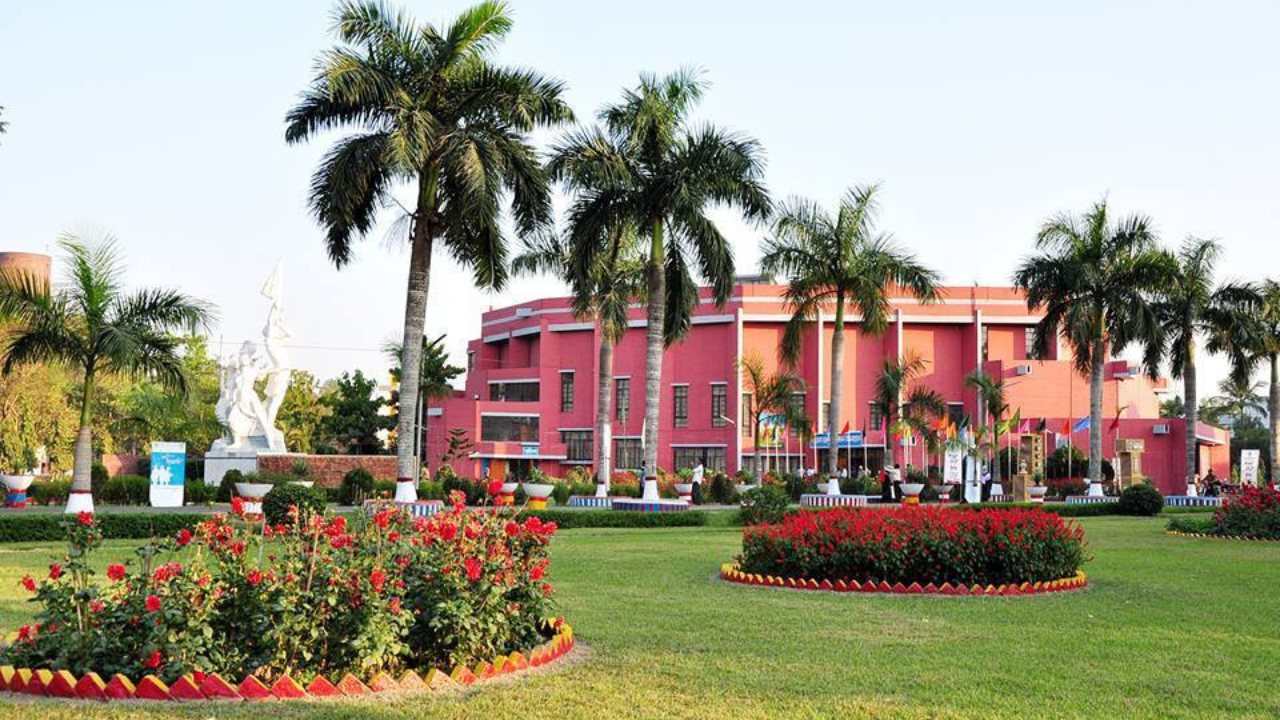 কৃষি গুচ্ছে বাকৃবিকে চান না শিক্ষক-শিক্ষার্থীরা