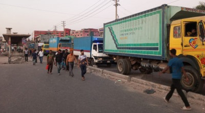 অবরোধ তুলে নিলো শ্রমিকরা, যানবাহন চলাচল শুরু