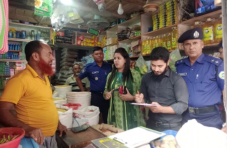 নল‌ছি‌টি‌তে নিষিদ্ধ পলিথিন জব্দ, ৫ হাজার টাকা জরিমানা