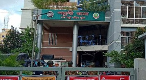 দুই সন্তানকে গলাকেটে হত্যা, নিজের গলায়ও ছুরি চালালেন বাবা