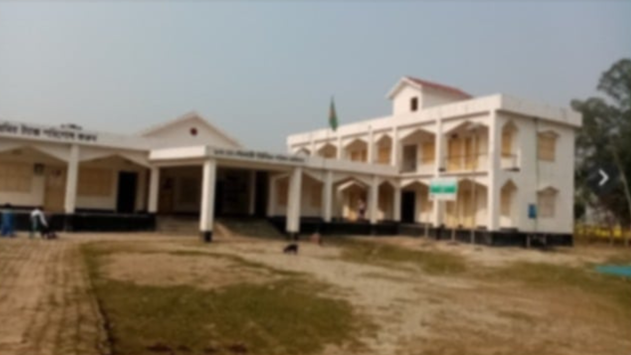 চেয়ারম্যান এবং সচিবের দ্বন্দে ইউনিয়ন বাসীর দূর্ভোগ চরমে