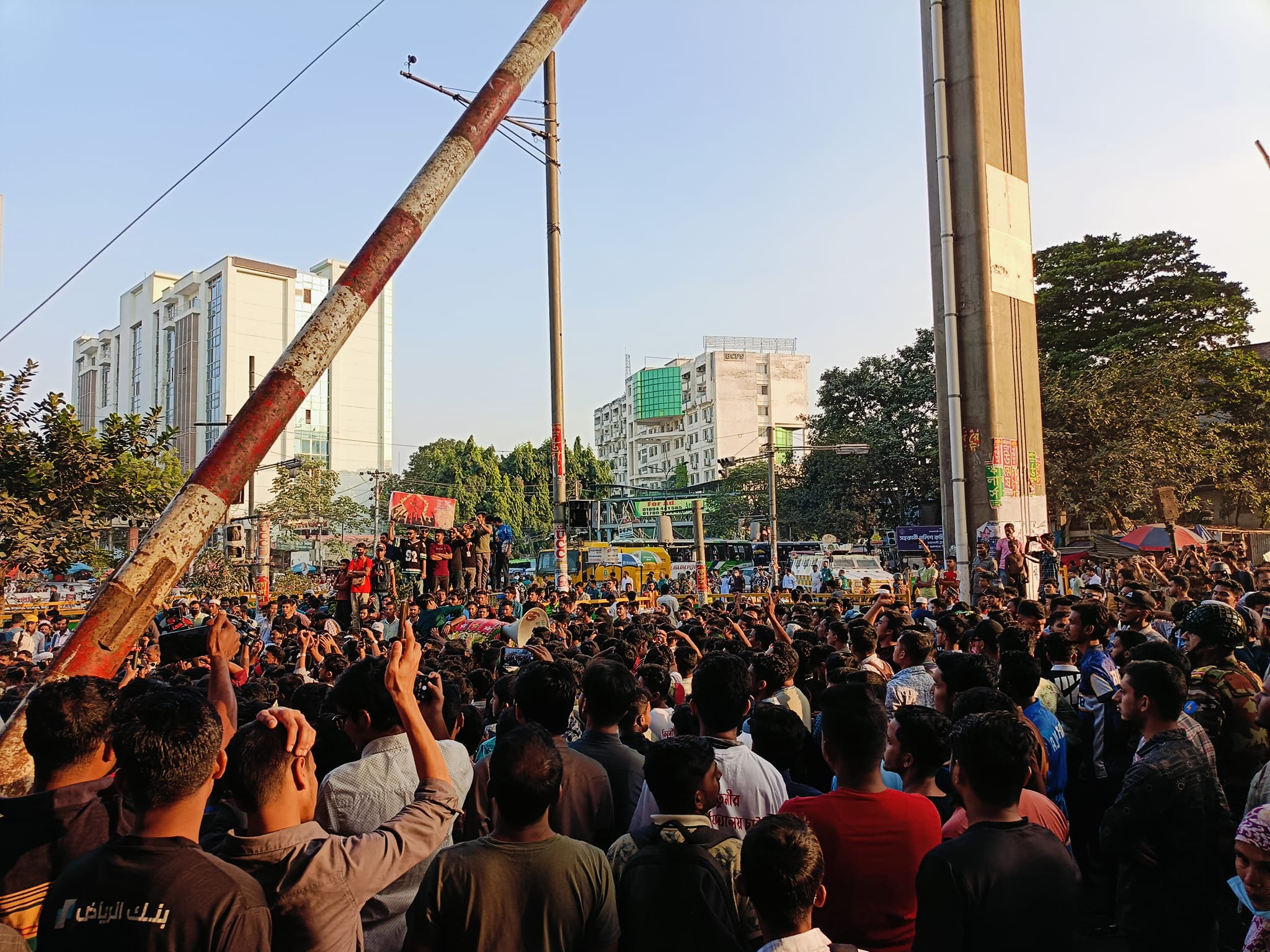 ৫ ঘণ্টা পর সড়ক-রেলপথ ছাড়লেন তিতুমীর কলেজের শিক্ষার্থীরা