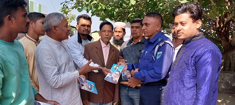 মোরেলগঞ্জে বিএনপির কেন্দ্রীয় নেতা কাজী মনিরের লিফলেট বিতরণ