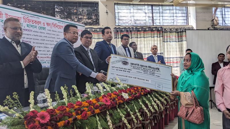 বাগেরহাটে ১ কোটি ৬১ লাখ টাকার ঋন  পেলেন ৩২ নারী উদ্যোক্তা
