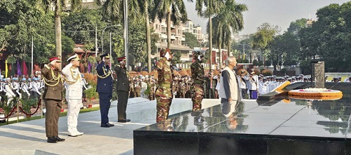 শিখা অনির্বাণে রাষ্ট্রপতি ও প্রধান উপদেষ্টার শ্রদ্ধা