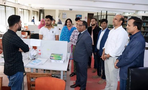 হাবিপ্রবির কেন্দ্রীয় লাইব্রেরী পরিদর্শন করলেন ভাইস-চ্যান্সেলর