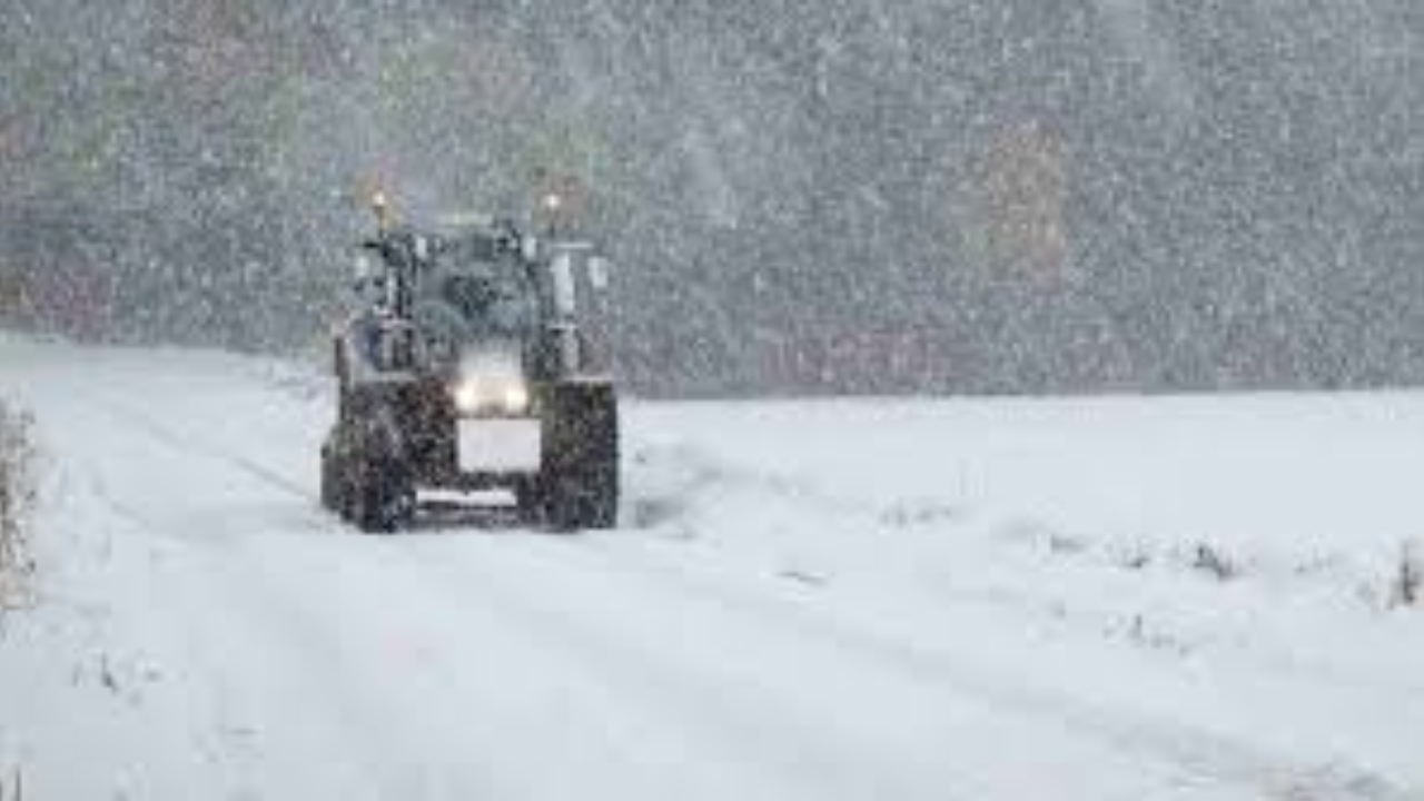 যুক্তরাজ্যে ভয়াবহ তুষারঝড়ে বিপর্যস্ত জনজীবন