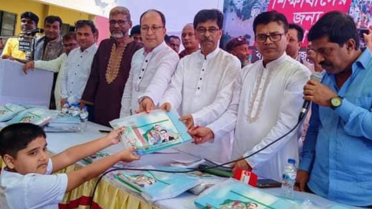 চৌদ্দগ্রামে তারেক রহমানের শিক্ষা উপকরণ পেল ৯৫০ কোমলমতি শিক্ষার্থী